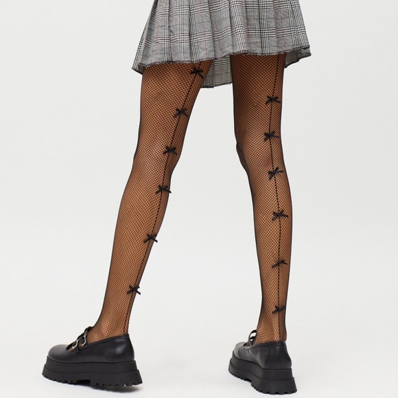 NEW Back Bow Seam Fishnet Tights from Urban Outfitters - Picture 1 of 3